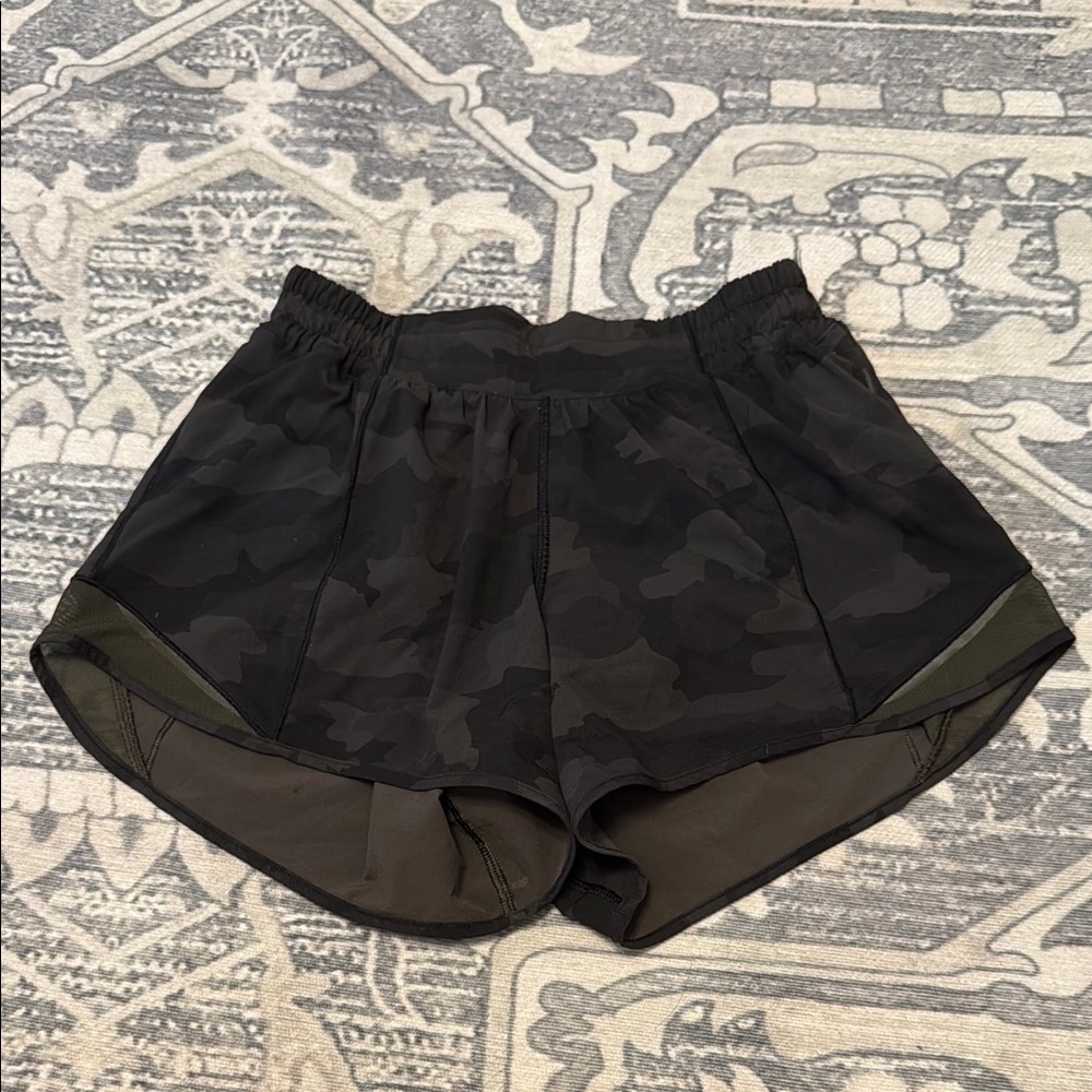 lululemon athletica Black and Green Athletic Shorts Lightweight Moisture-Wicking